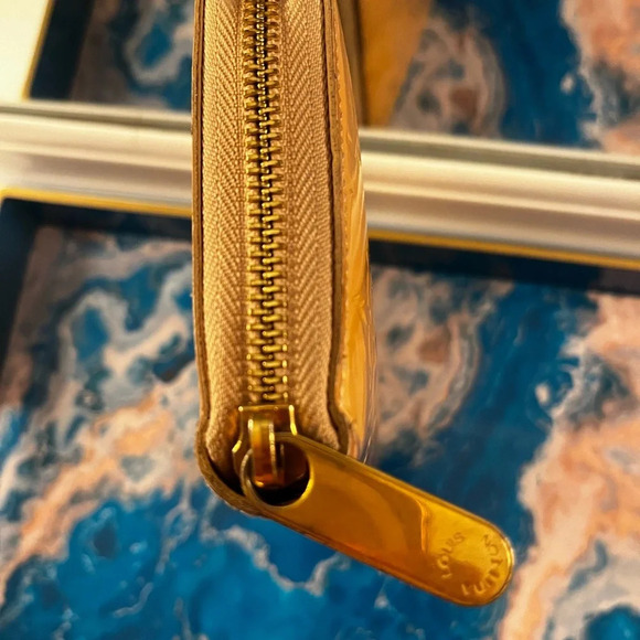 ⭐️ Louis Vuitton Authentic tan/butterscotch zippy Vernis wallet GUC - Picture 11 of 16